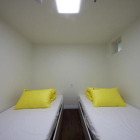 24 Guesthouse Myeongdong Town Сеул Номер фото