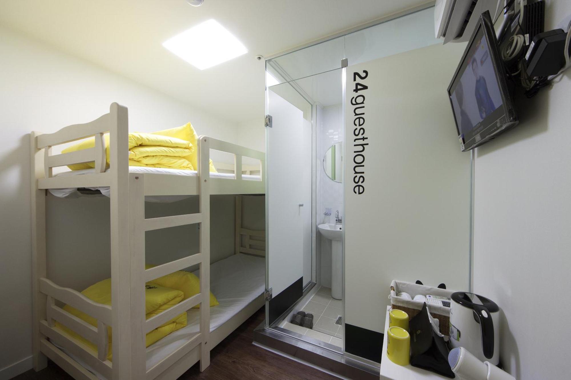 24 Guesthouse Myeongdong Town Сеул Номер фото