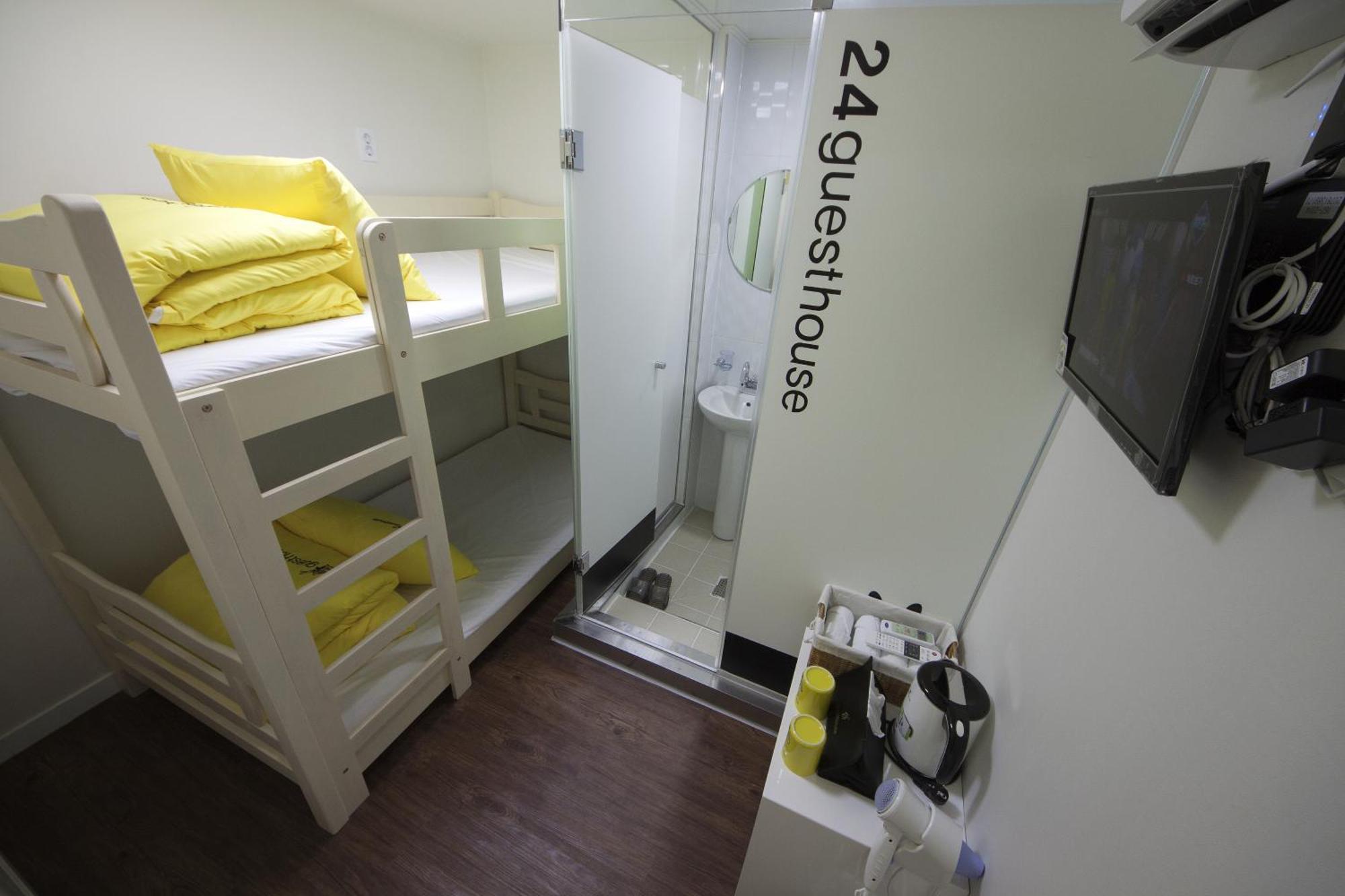 24 Guesthouse Myeongdong Town Сеул Номер фото